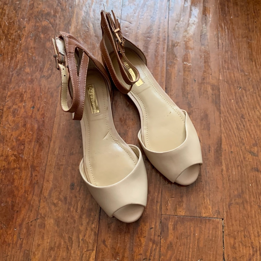 BCBG Kaelen Leather Nude & Cognac Peeptoe Ankle Strap Flats Size 5.5 EUC